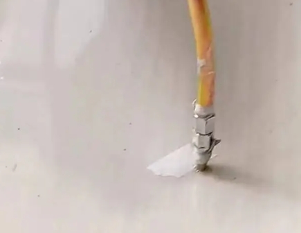 隆子瓷砖空鼓维修公司专业解答在瓷砖铺贴过程中，如果使用的砂料过粗（如全部使用了粗砂），可能会导致以下问题
